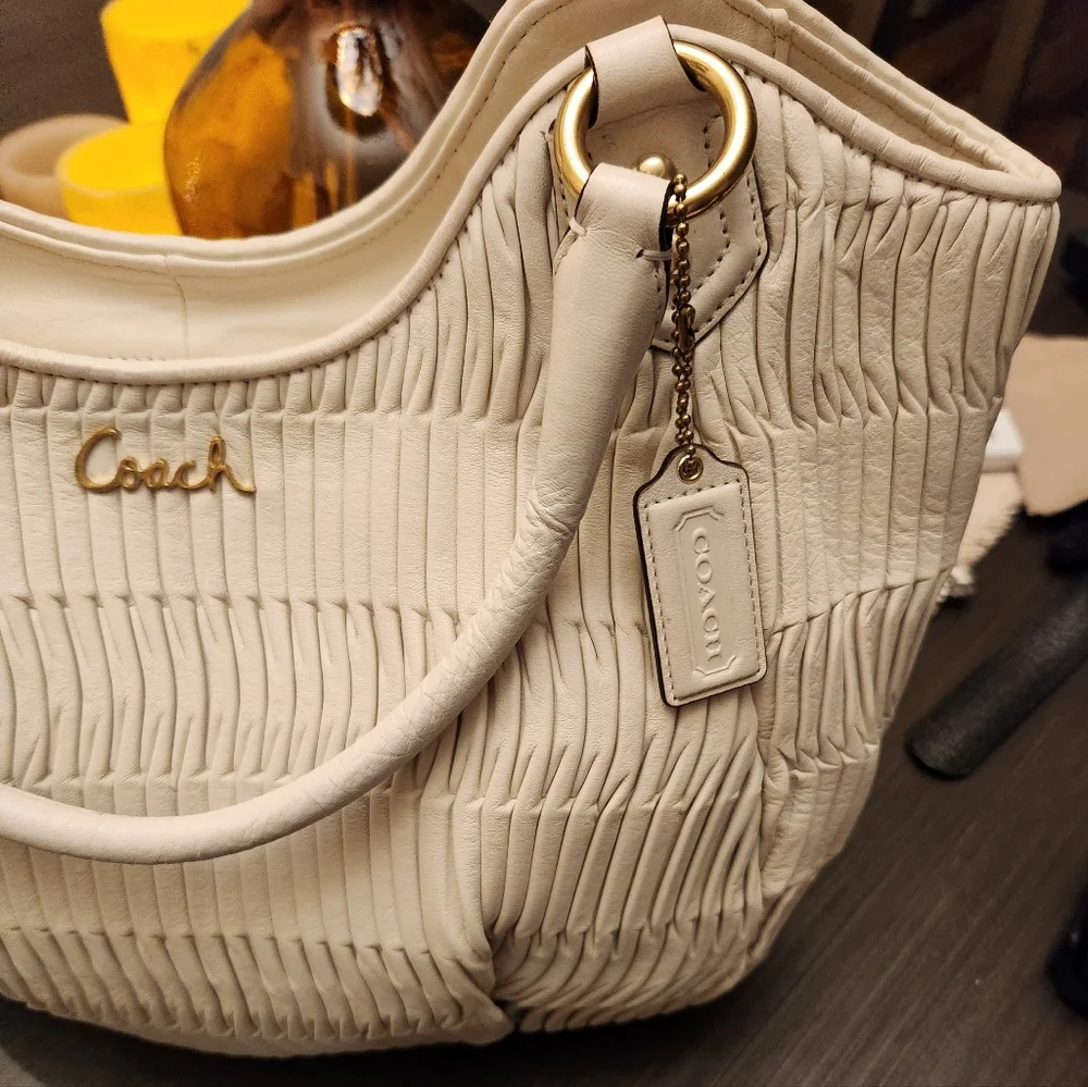 NWOT- COACH Ashley Gathered White Leather Shoulder Tote Y2K (F-23928) - Picture 4 of 9